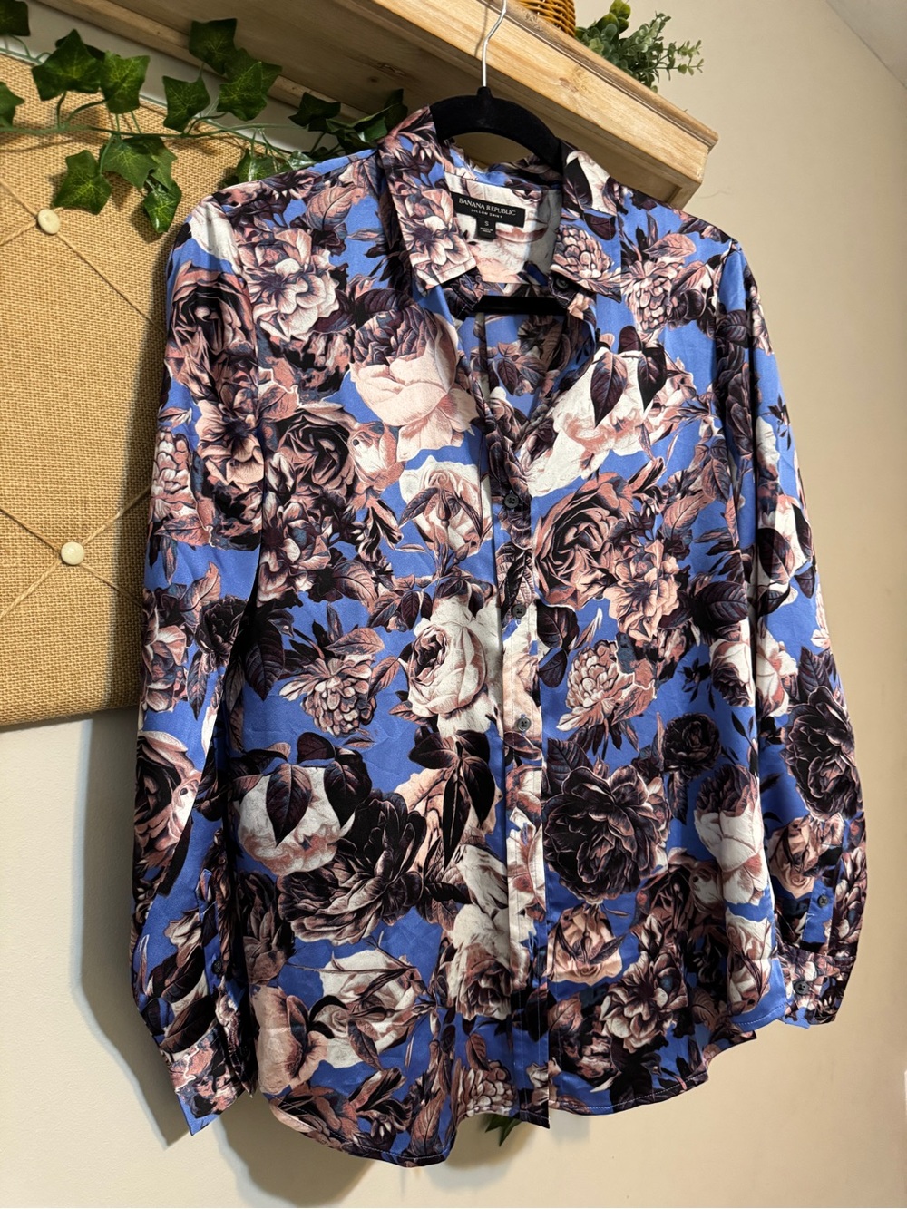 Banana Republic Floral Button-Up Blouse in Blue and Pink